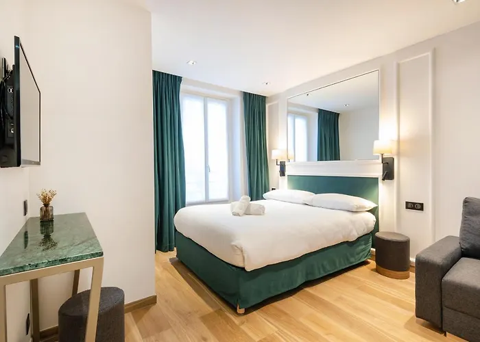 Hotel Au Coeur De Republique Parijs